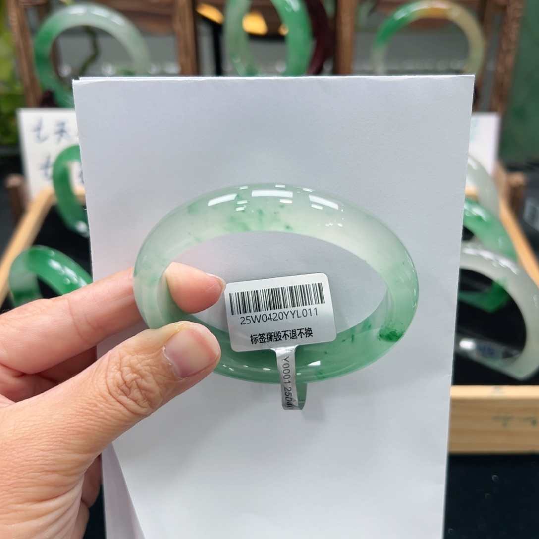 U***7石英质玉未镶嵌手镯➕佳佳58.8