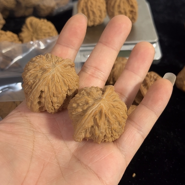 大***哥文玩核桃把件40左右磨盘微微瑕，朋友福利