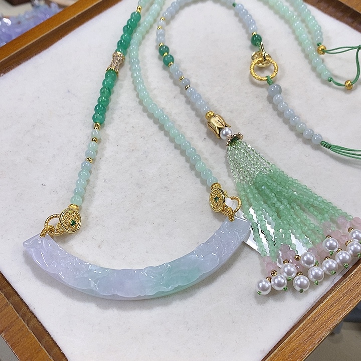 翡翠未镶嵌颈饰翡翠吊坠