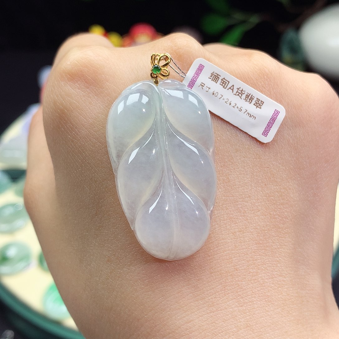 翡翠18K金镶嵌颈饰金枝玉叶