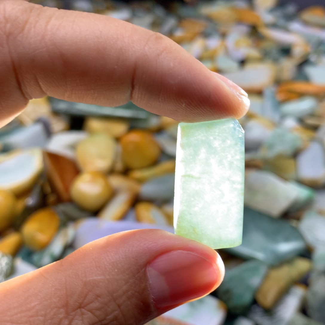 翡翠颈饰未镶嵌天然翡翠