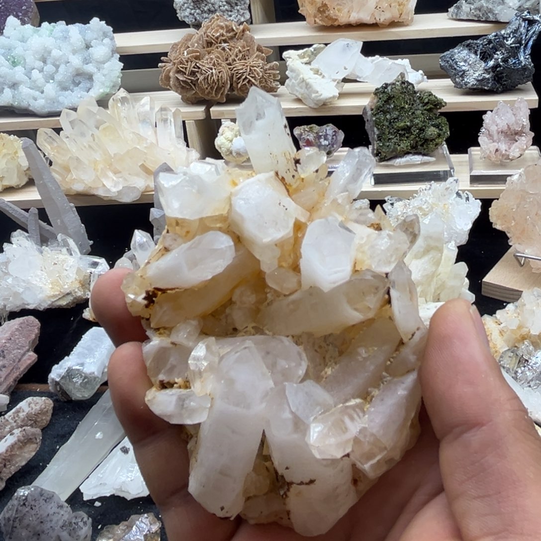 畲***姬珠宝半成品水晶未镶嵌