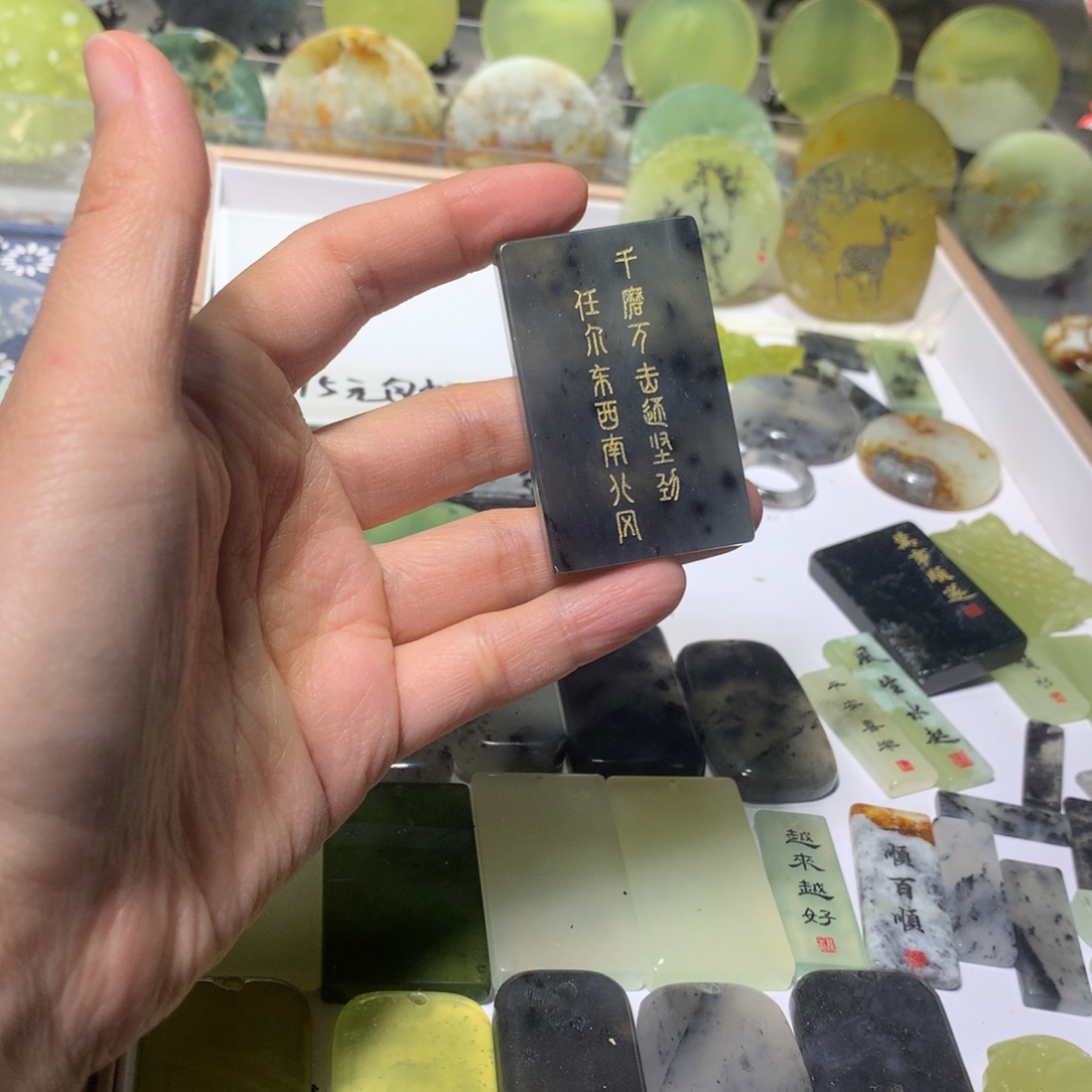 蛇纹石玉合金雕刻小摆