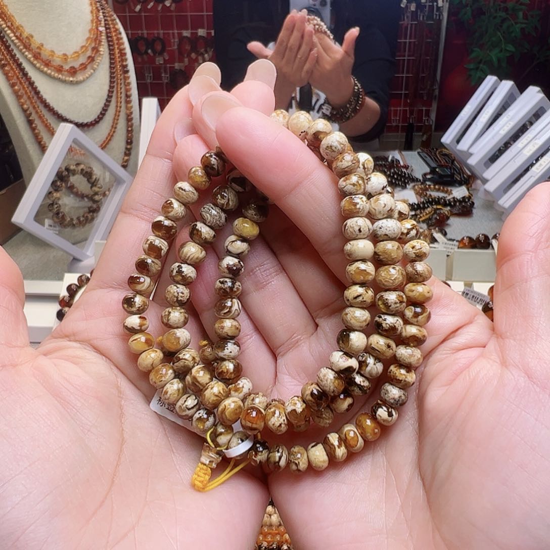 琥珀裸石未镶嵌?***?抚顺琥珀7溶洞