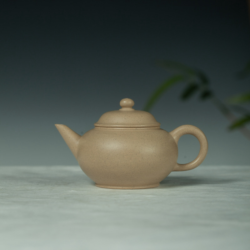 ［恒砂］宜兴原矿本山绿泥精工半手标准水平壶约110cc