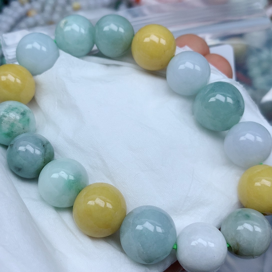 翡翠颈饰未镶嵌珠子