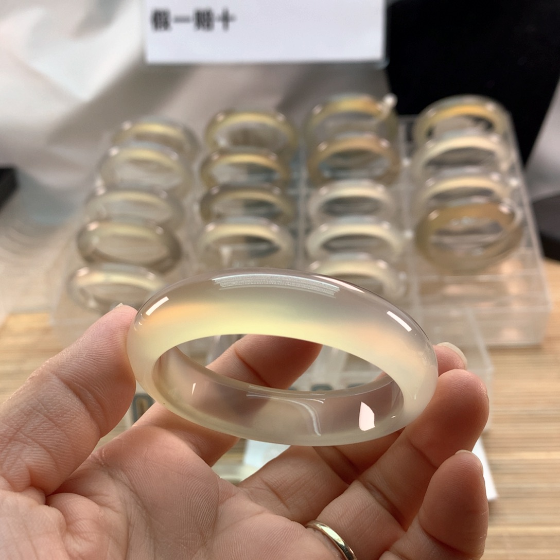 手镯玛瑙/玉髓未镶嵌