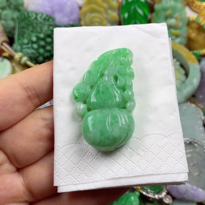 翡翠未镶嵌吊坠(赠链)云**青