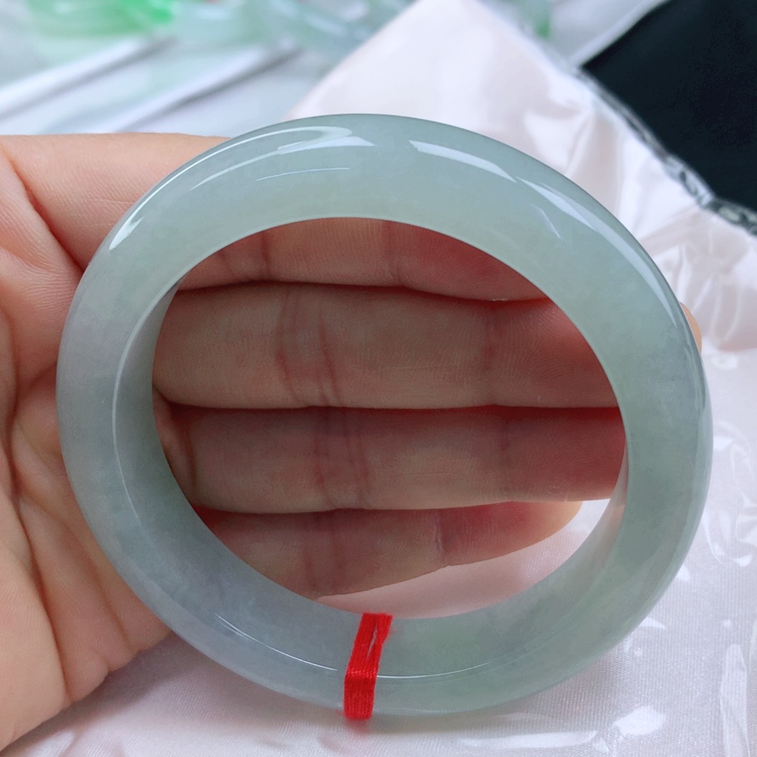 翡翠手镯未镶嵌57+冰润浅绿翡翠手镯