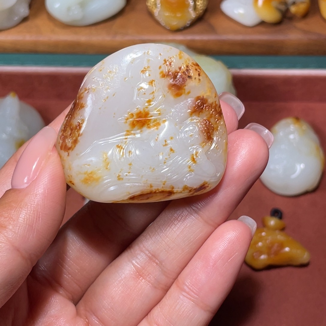 颈饰未镶嵌和田玉（糖玉）