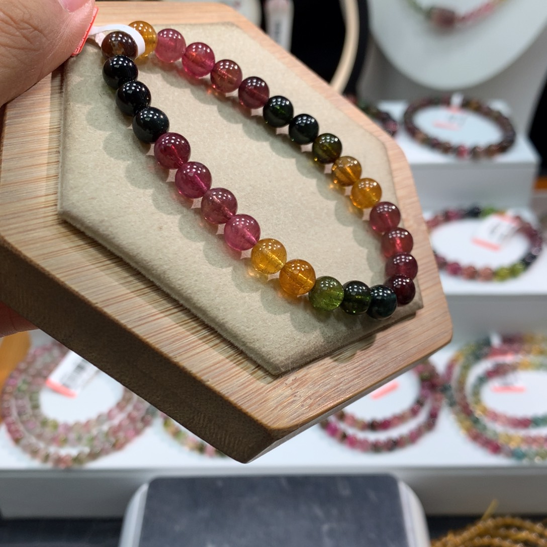 未镶嵌碧玺手链    6.8mm。   