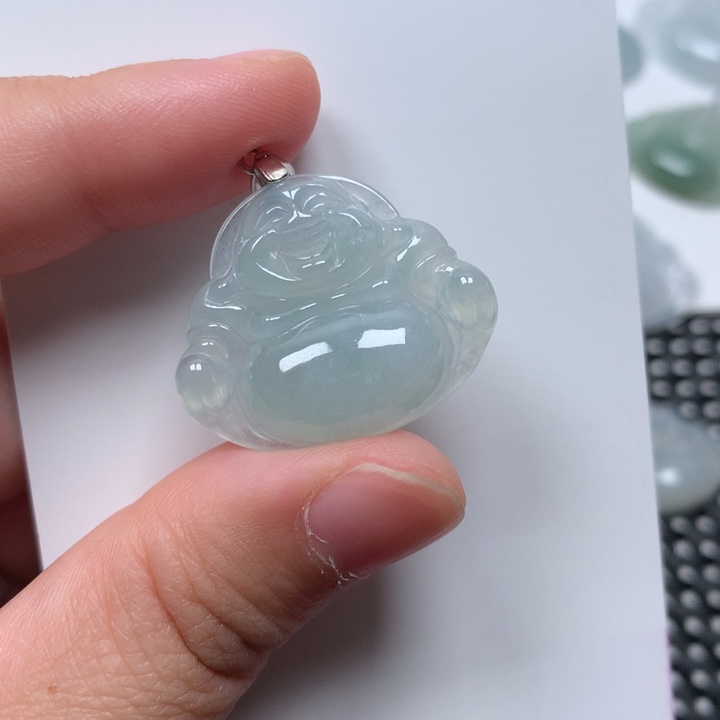 翡翠未镶嵌颈饰佛公