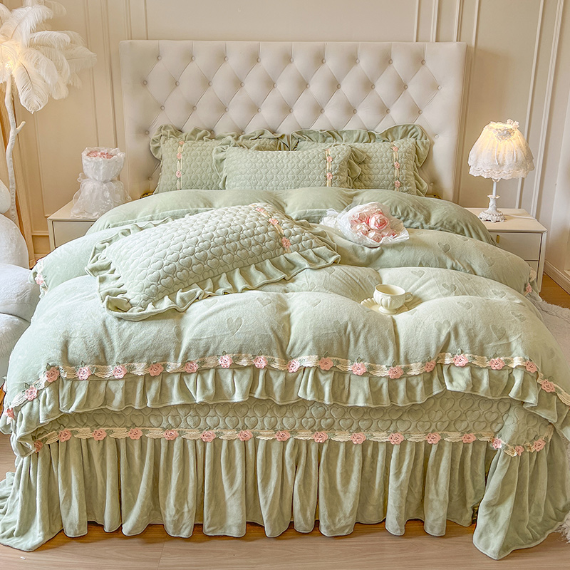 高端轻奢-牛奶绒花边刺绣床盖四件套家用卧室1.5-1.8床套件