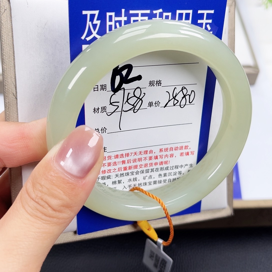 和田玉手镯未镶嵌