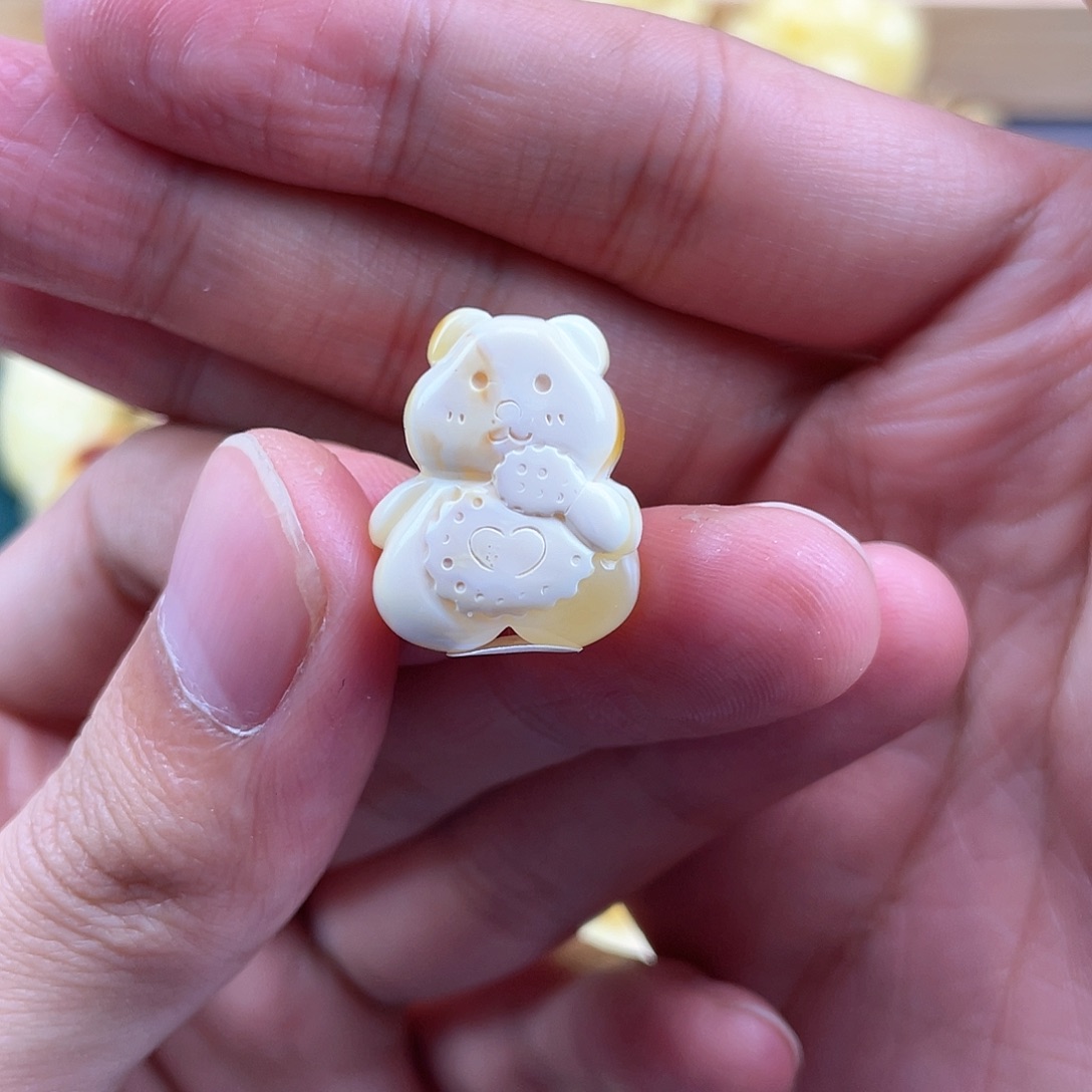 琥珀裸石未镶嵌蜜蜡