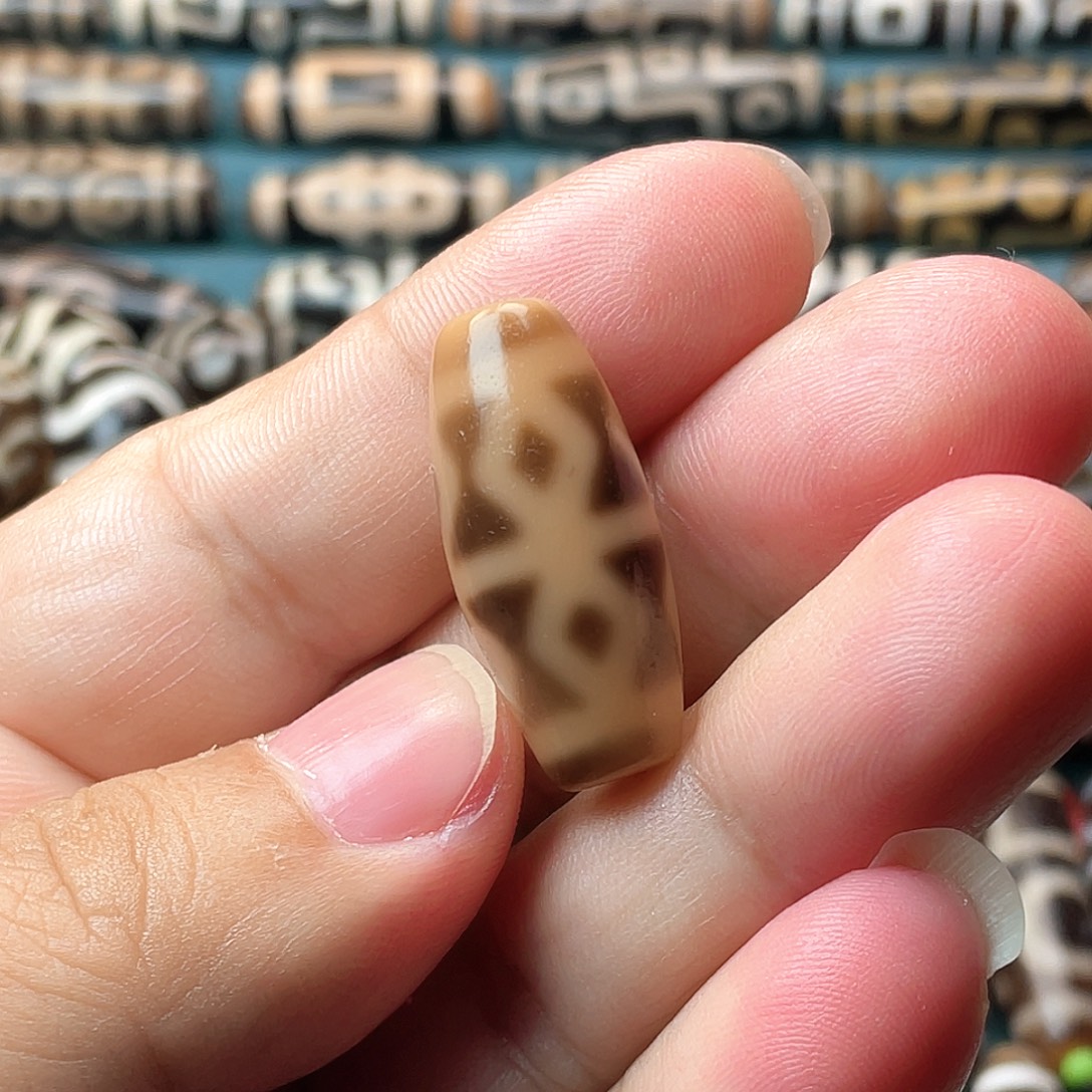 玛瑙/玉髓未镶嵌耳饰高油金刚八