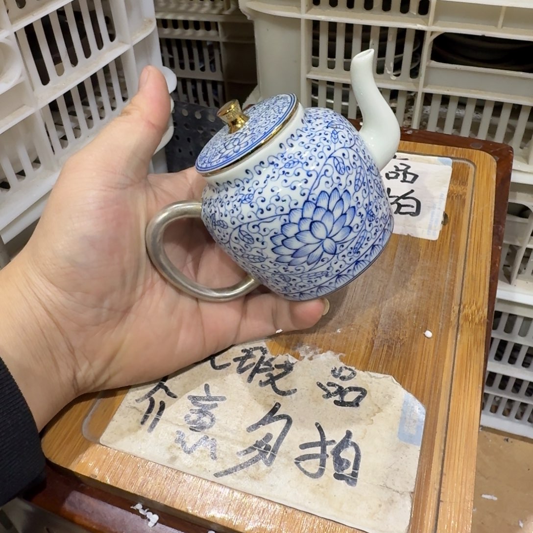 微瑕疵介意勿拍陶瓷器皿H112球孔微瑕疵介意勿拍陶瓷