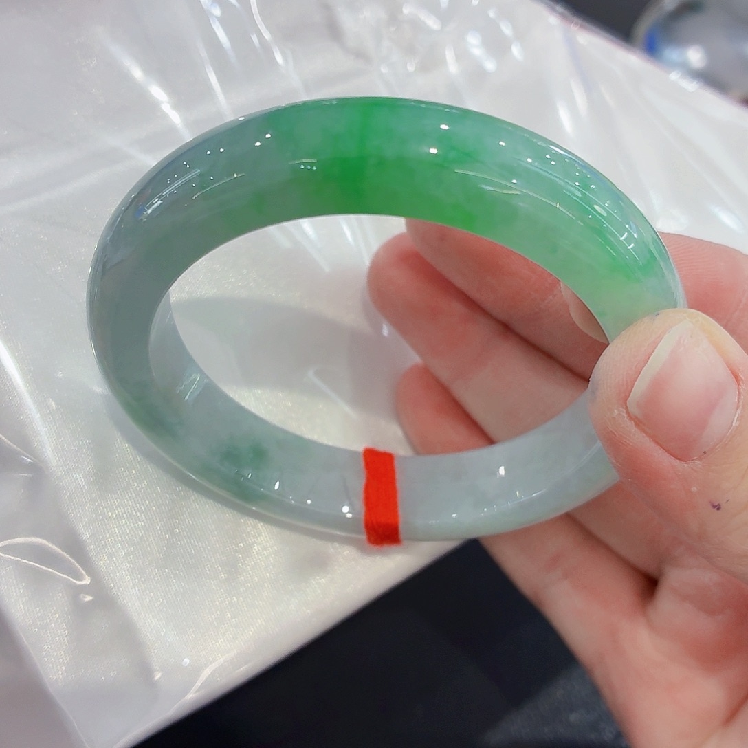 翡翠未镶嵌手镯翡翠57～56圈口