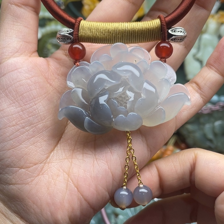 蛇纹石玉吊坠合金