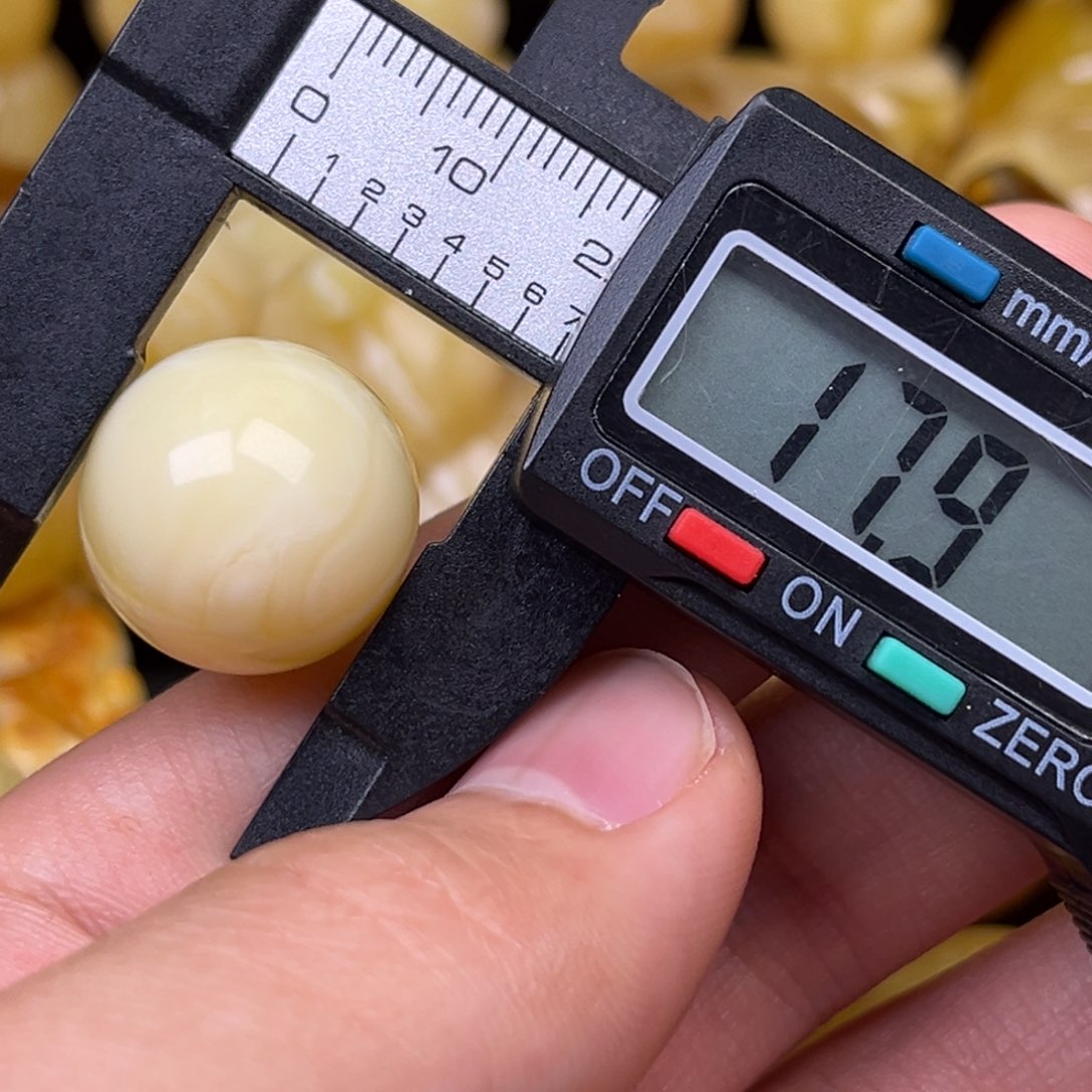 琥珀裸石未镶嵌怦**动