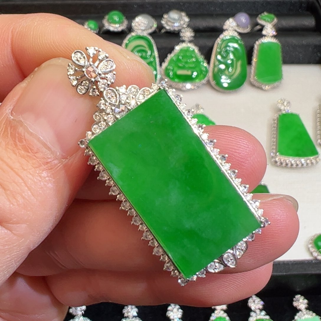 翡翠吊坠(不含链)18K金镶嵌