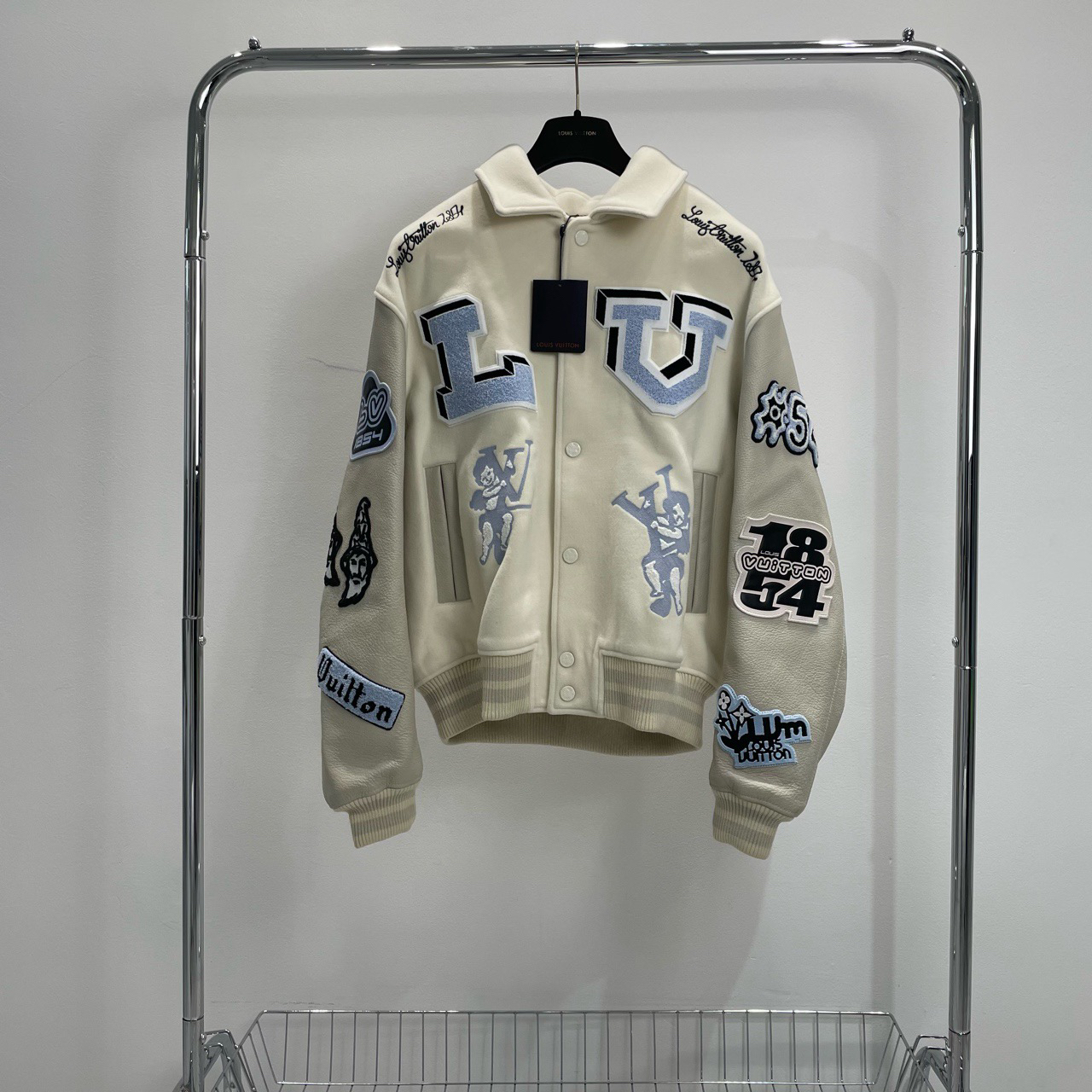 全新未使用 LouisVuitton/路易威登 兔八哥棒球服 领微瑕 yy00371