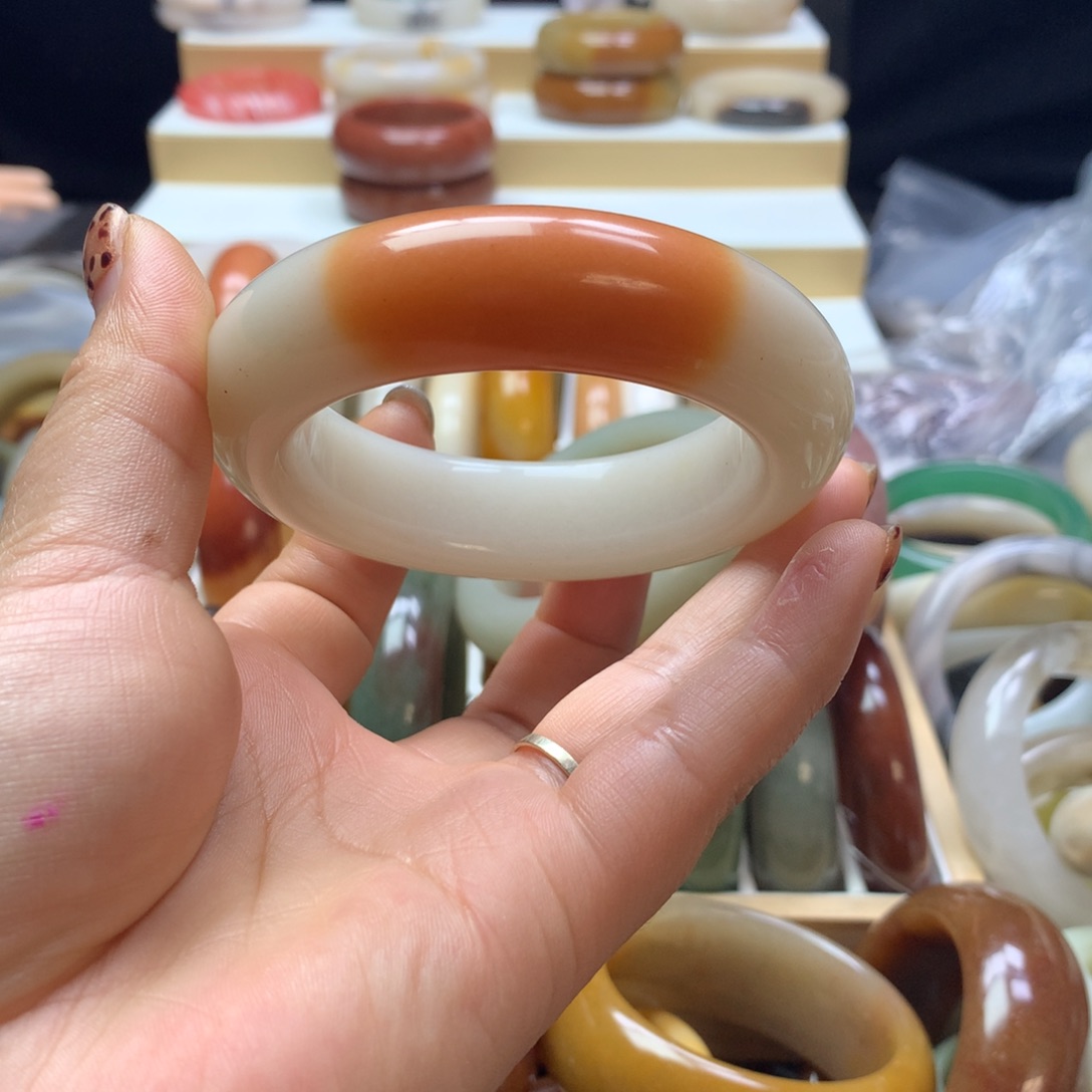 石英质玉手镯未镶嵌?***小