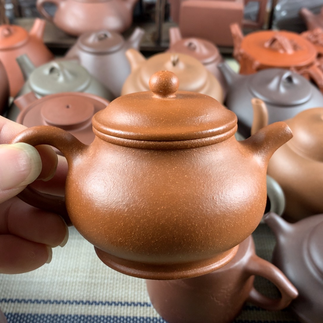 紫砂茶壶宝山红降坡