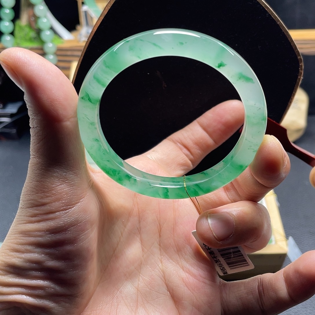 石英质玉（非洲翠）未镶嵌手镯