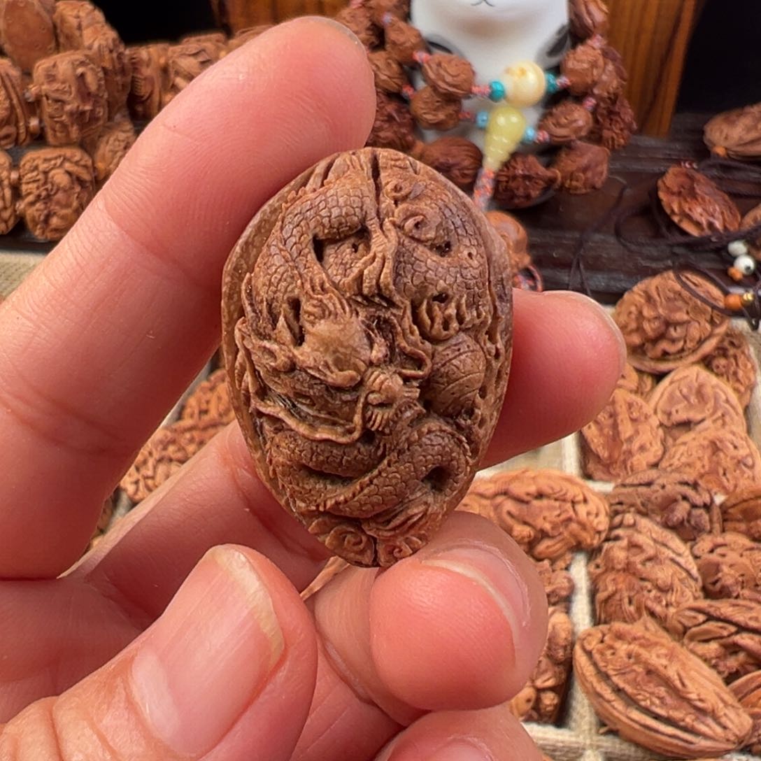 桃核吊坠用****衫桃核雕刻