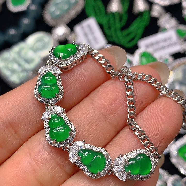 翡翠颈饰未镶嵌翡翠