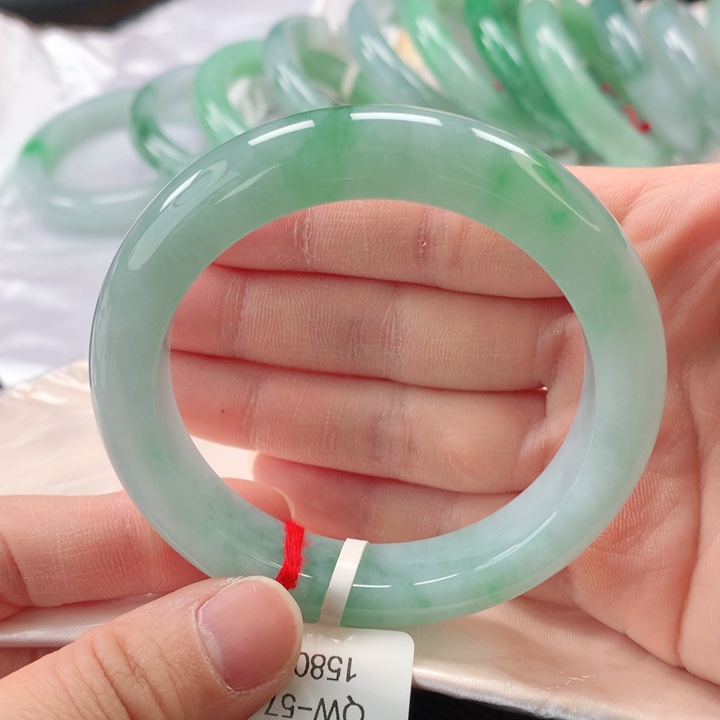 翡翠手镯未镶嵌缅甸A货翡翠手镯