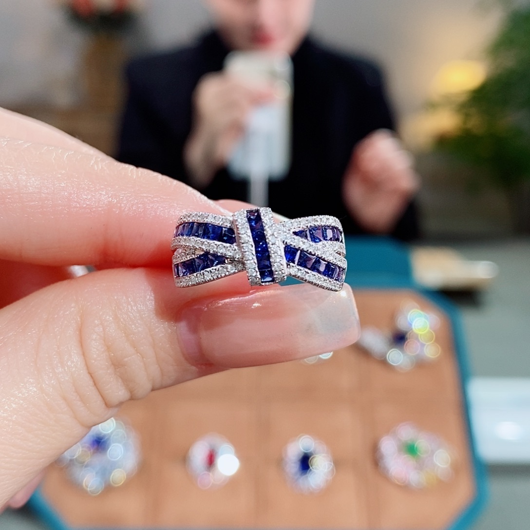 蓝宝石戒指18K金镶嵌1.085ct