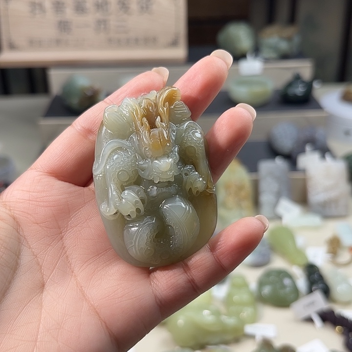 和田玉未镶嵌颈饰