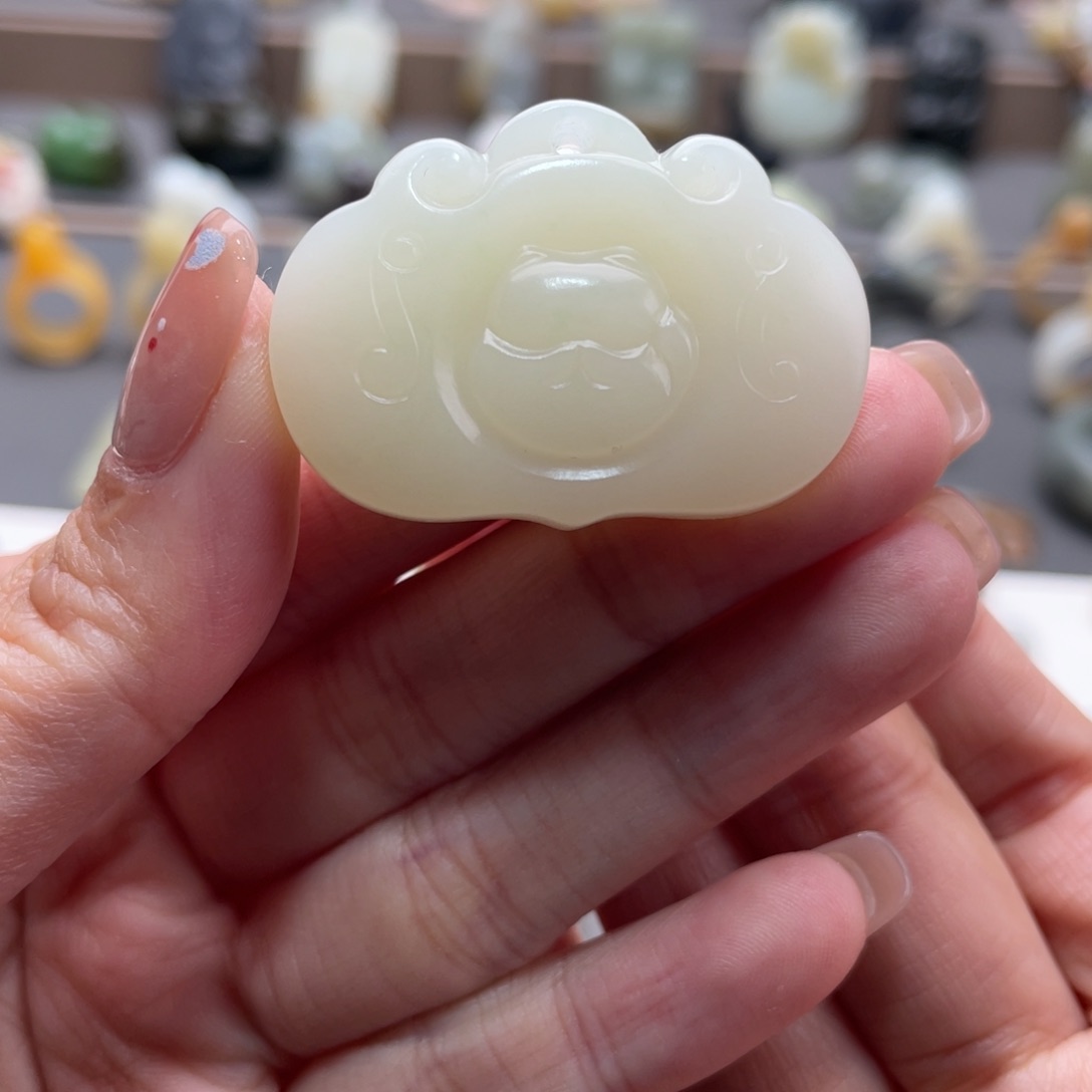 和田玉吊坠未镶嵌桃***?