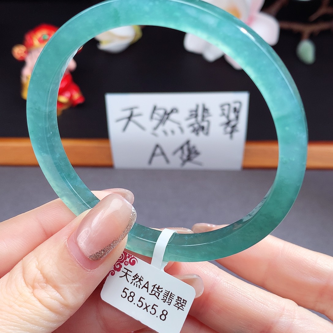 翡翠手镯（圆镯）未镶嵌