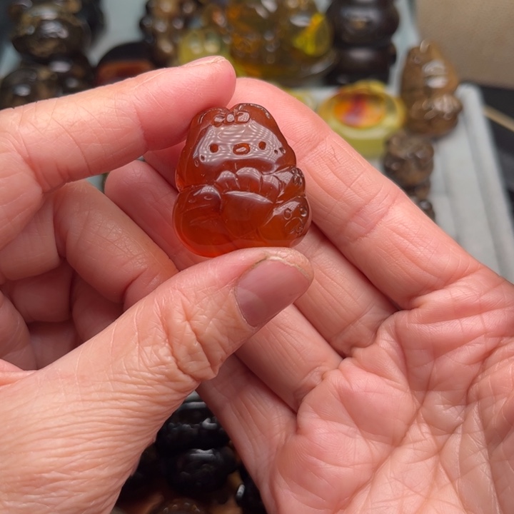 琥珀未镶嵌颈饰兔子