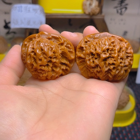 文玩核桃吊坠帝王