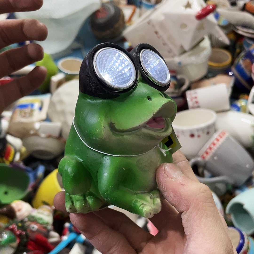 摆件微瑕。