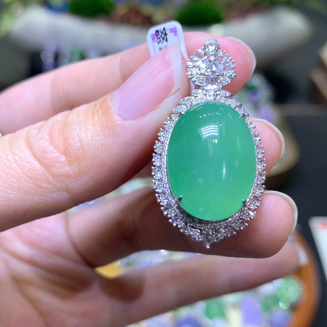 【闪购商品】翡翠颈饰18K金镶嵌翡翠吊坠项链