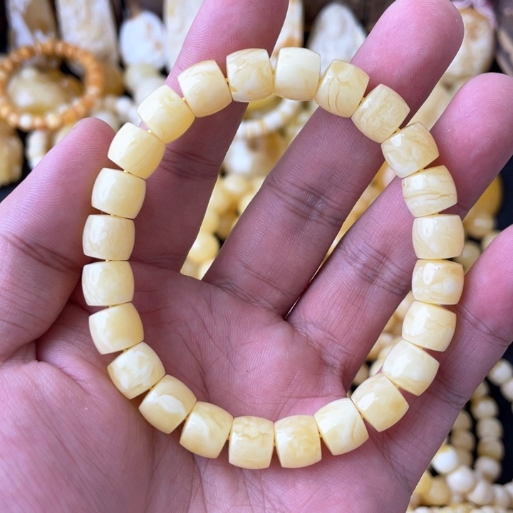 琥珀手串未镶嵌9+俄料浓蜡妖白花精工直切手串