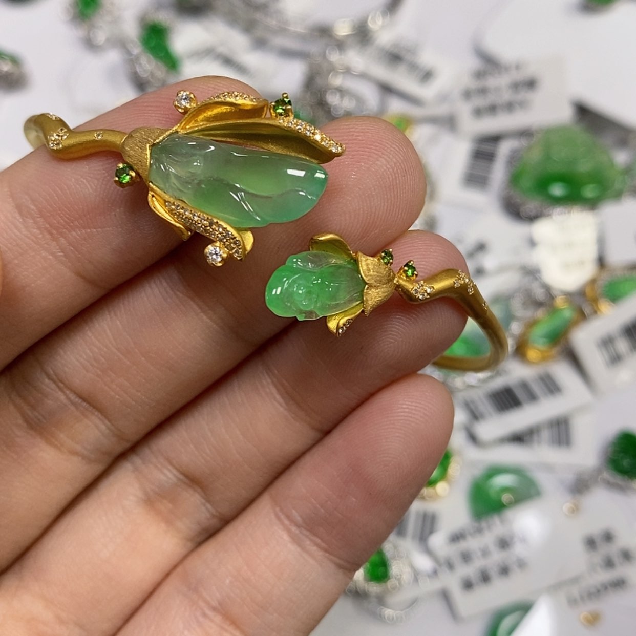 【闪购商品】颈饰18K金镶嵌翡翠雪**嫣手镯