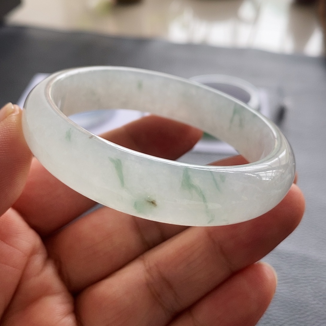 翡翠手镯（贵妃镯）未镶嵌天然翡翠手镯