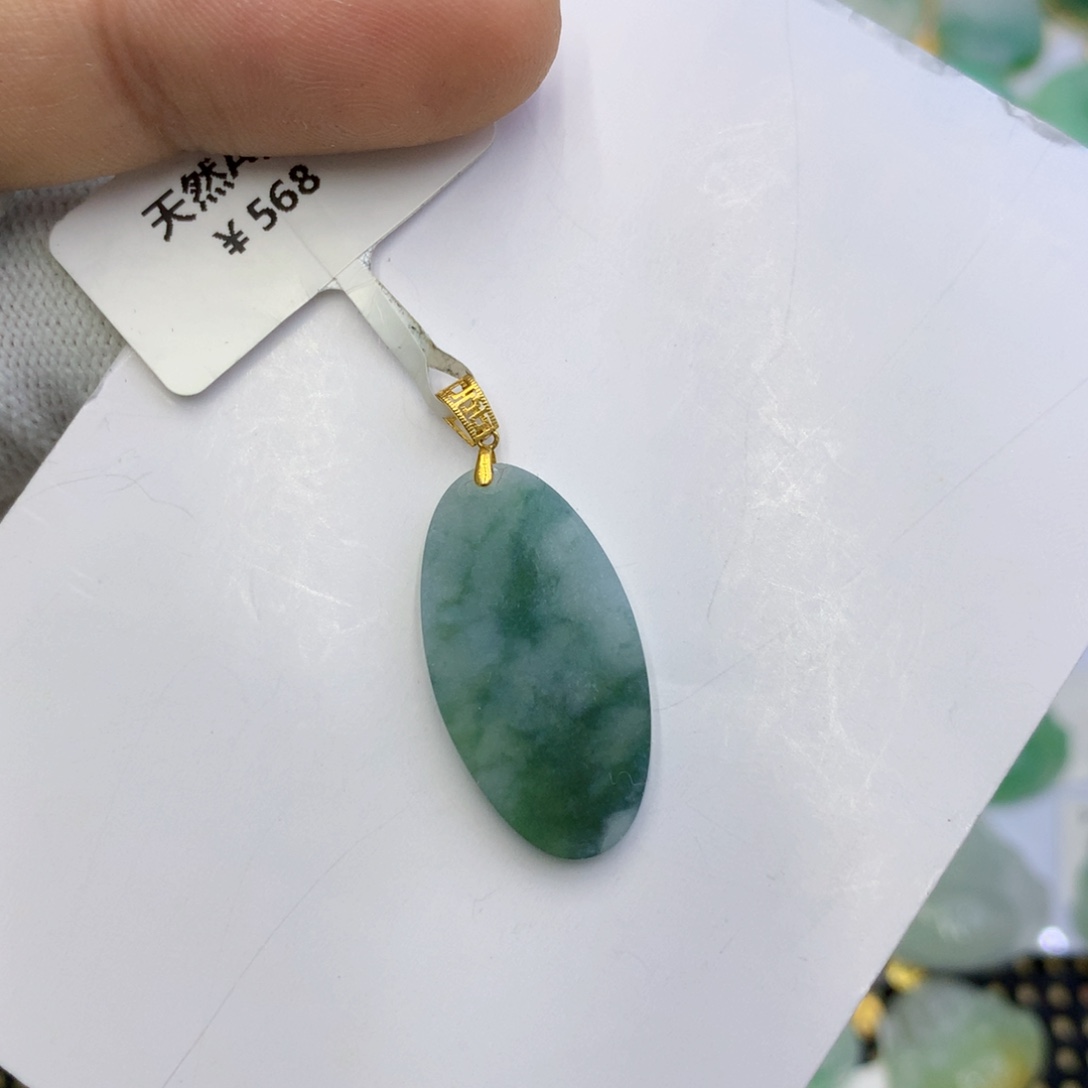 翡翠颈饰未镶嵌翡翠