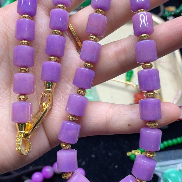 翡翠颈饰未镶嵌手镯