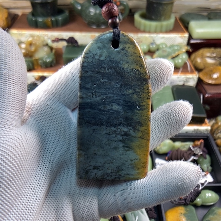 岫岩河磨玉（透闪石质玉）未镶嵌把件