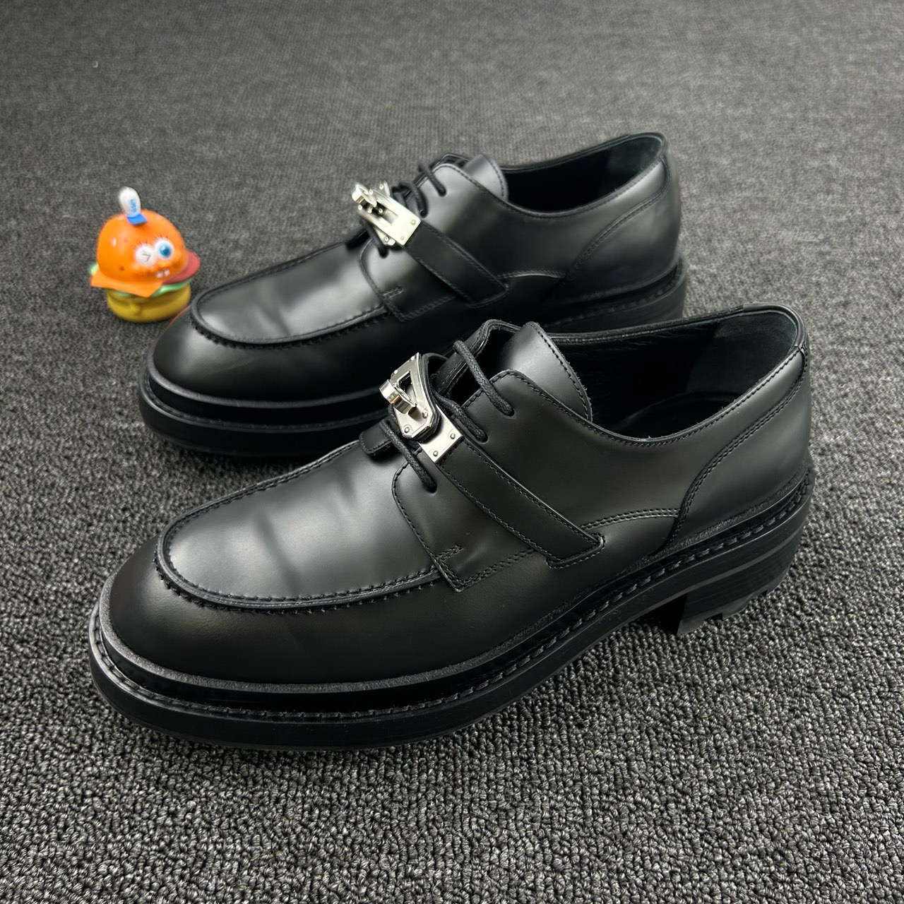 99新 Hermes/爱马仕 黑色乐福鞋 37码 经典kelly银扣 HB2066