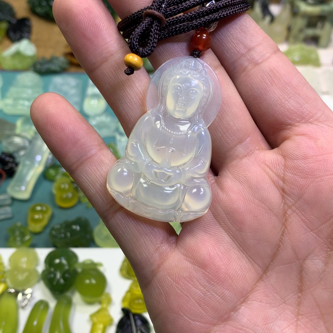 岫玉颈饰未镶嵌观音