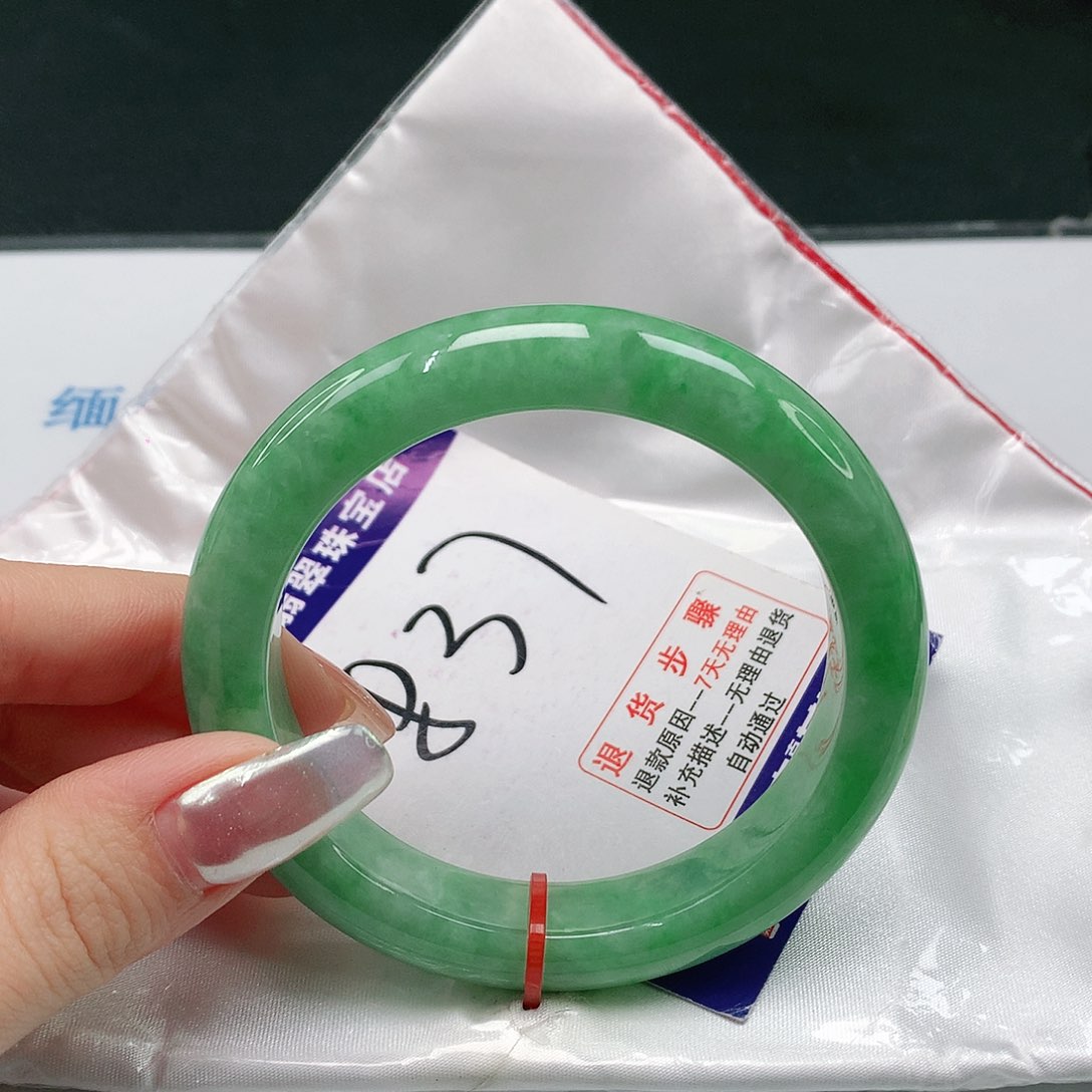 翡翠手镯未镶嵌翡翠手镯