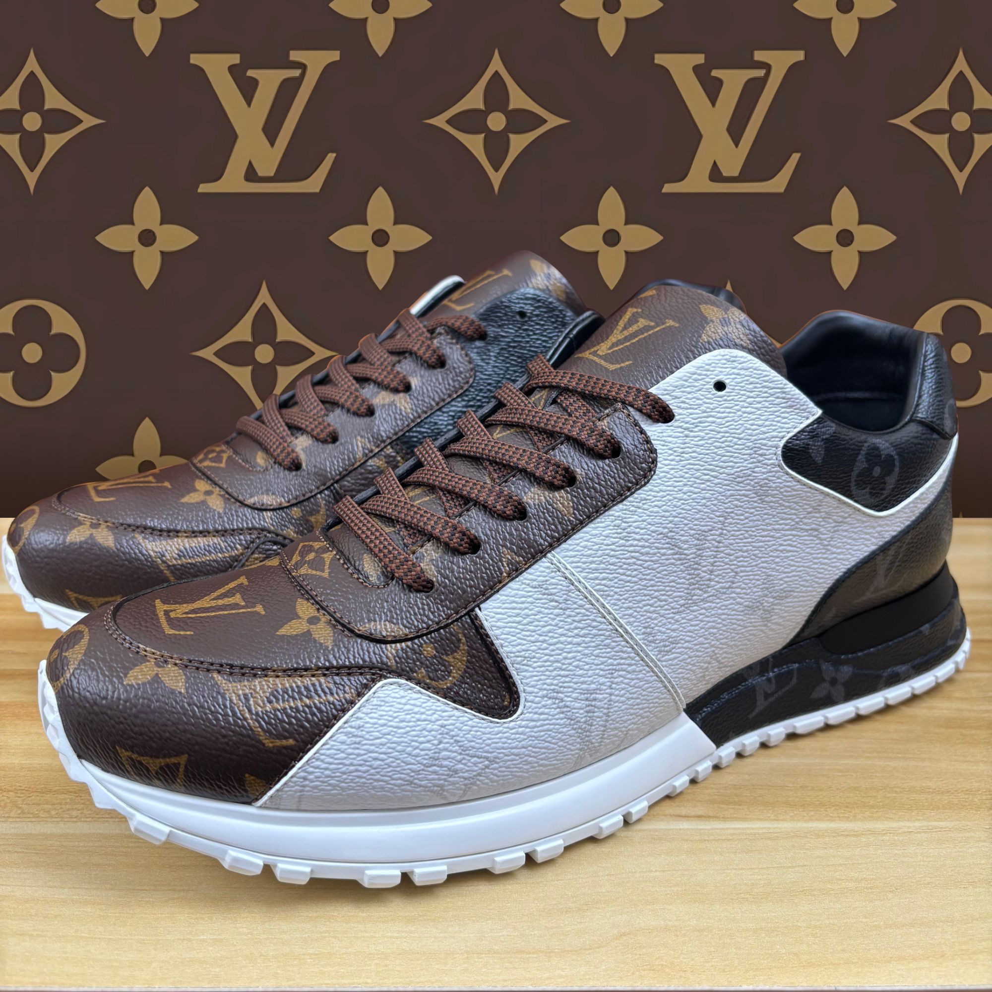 未使用 LouisVuitton/路易威登  棕白黑三色老花拼接RunAway运动